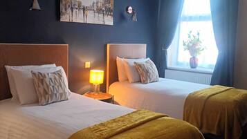 Twin Room | Desk, laptop workspace, free WiFi, bed sheets