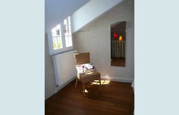 Doppelzimmer, Terrasse, Gartenblick (Escargo'Thym) | Individuell dekoriert, individuell eingerichtet, Bügeleisen/Bügelbrett