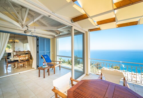 Blue Chill Villa, où les rêves d'été deviennent réalité! Vue magnifique et l'emplacement !!