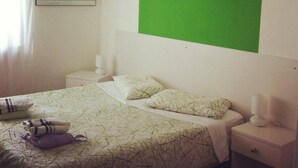 Iron/ironing board, WiFi (free), bed sheets - Ai Montecchi Bed & Breakfast (Verona)