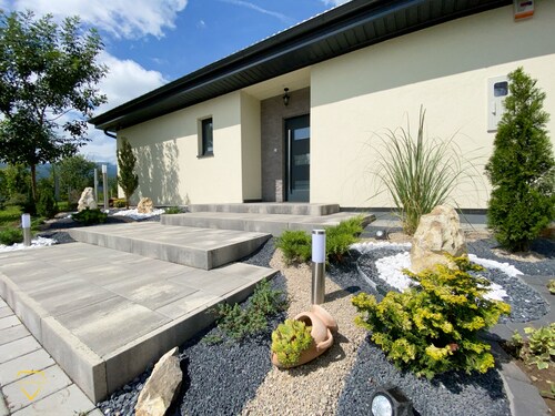 Absolutely private right at the foot of the national park