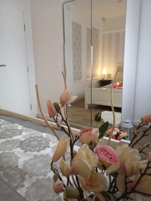 4 soverom, skrivebord, lydisolert og strykejern/-brett