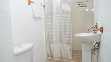Shower, towels