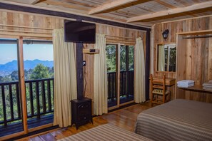 Panoramic-Doppelzimmer, Stadtblick | Bügeleisen/Bügelbrett, kostenloses WLAN, Bettwäsche