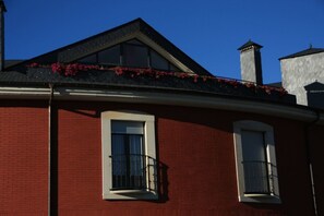Front of property - Tremazal Hotel (Guardo)