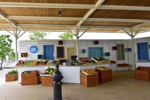 Outdoor dining - Apartment NOA1 Poreč-Tar with swimming pool, balcony, games room, Wi-Fi, barbeque (Tar)