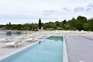 Outdoor pool - Apartment NOA1 Poreč-Tar with swimming pool, balcony, games room, Wi-Fi, barbeque (Tar)