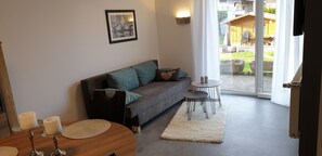 TV, toys - Modern apartment with terrace in Waldeck - Höringhausen (Höringhausen)