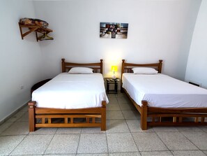 Double or Twin Room | Minibar, bed sheets