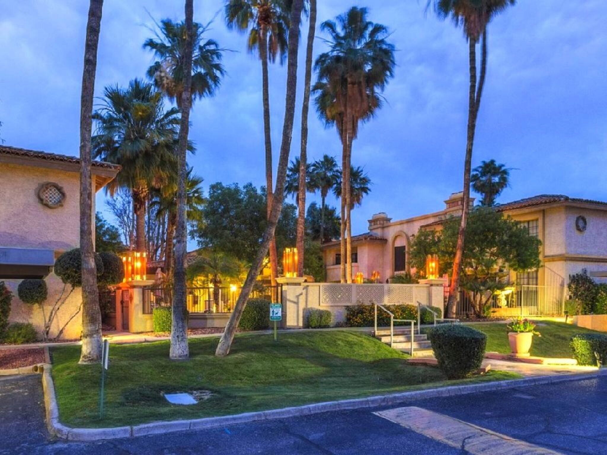 Private Resort Community w/3 Heated Pools/Spas -- ½ mile Walk to N. Mtn. Hiking!