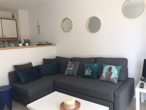 TV - Beautiful T2 - Large Terrace - St Raphael - Boulouris 150m beach (Saint-Raphaël)