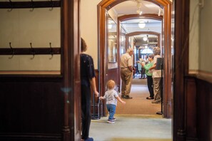 Building design - Oneida Community Mansion House (Oneida)