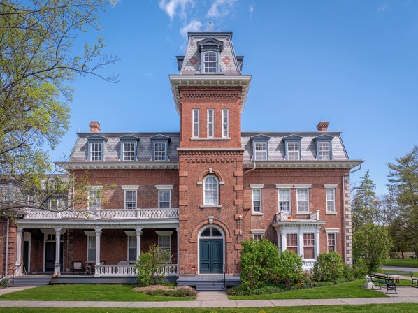 Exterior - Oneida Community Mansion House (Oneida)