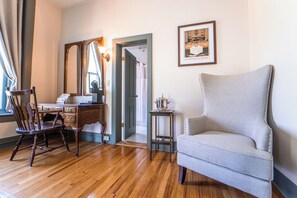 مكواة/لوح كي وواي فاي وملاءات أسرّة