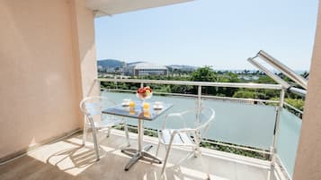 Habitación estándar con 1 cama matrimonial o 2 individuales | Vista a la playa o el mar