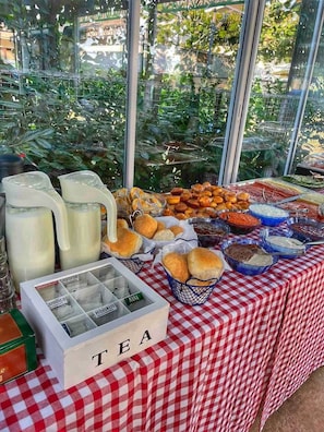 Desayuno buffet todos los días (con cargo) 