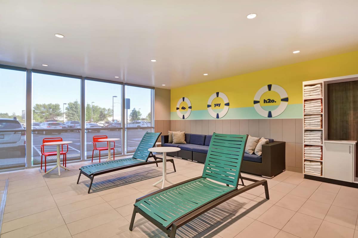 indoor pool, open 7:00 am to 10:00 pm, pool loungers