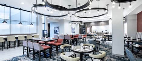 Petit déjeuner continental (10.95 USD par personne)