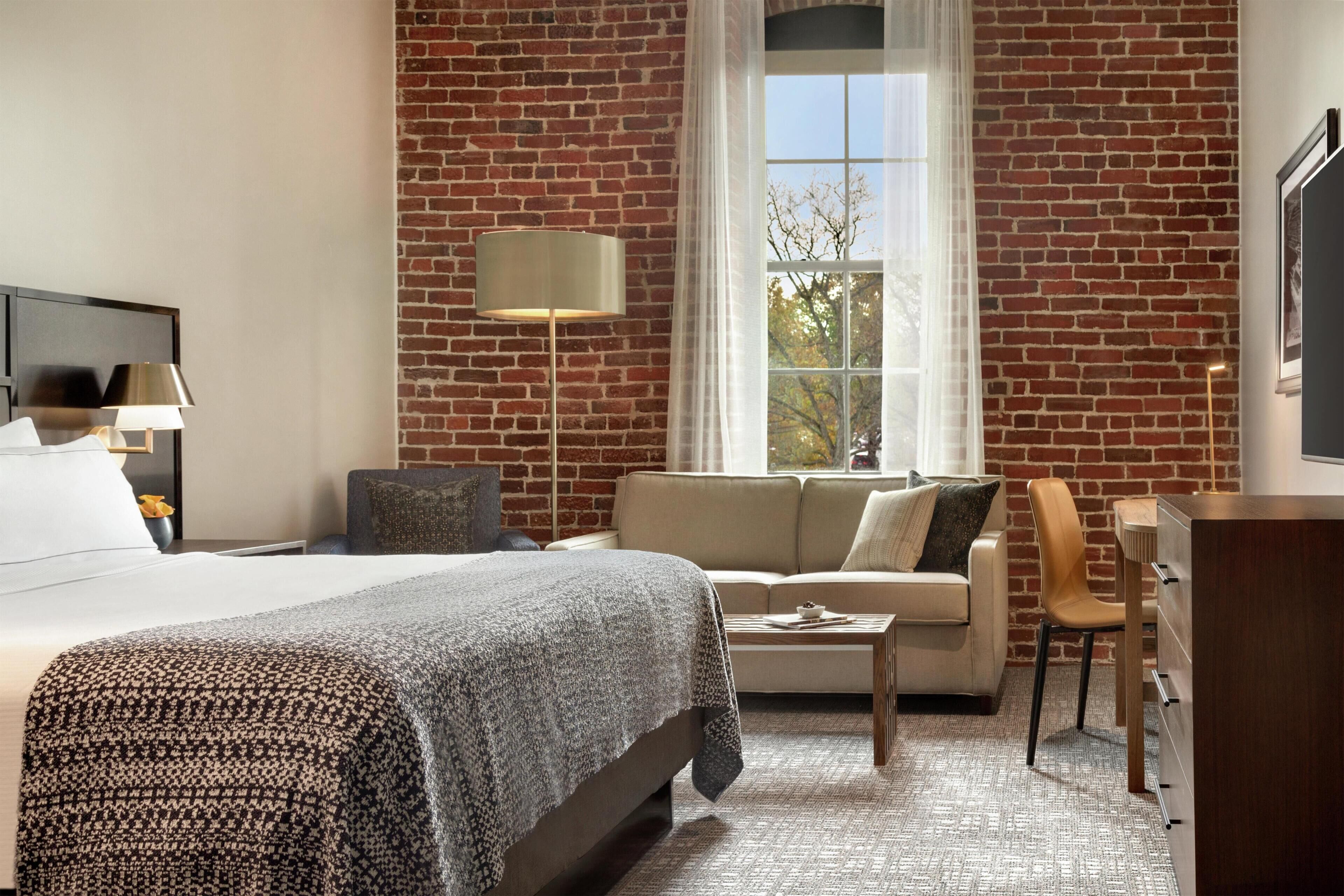 Egyptian cotton sheets, premium bedding, in-room safe, desk