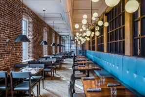 Breakfast, lunch and dinner served - The Wilbur Lititz, Tapestry Collection by Hilton (Lititz)