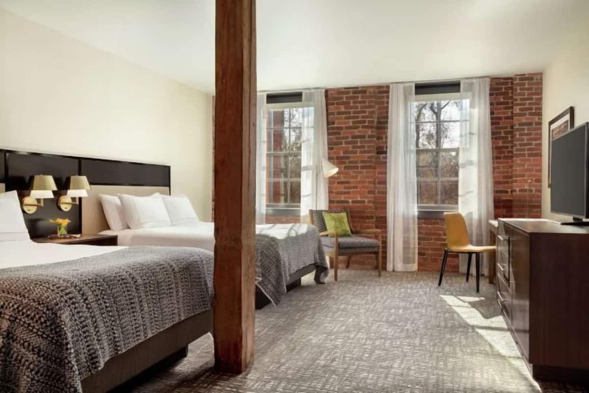 Egyptian cotton sheets, premium bedding, in-room safe, desk