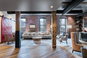 Lobby - The Wilbur Lititz, Tapestry Collection by Hilton (Lititz)