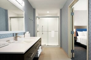 Suite, 1 habitación, no fumadores | Ducha del cuarto de baño