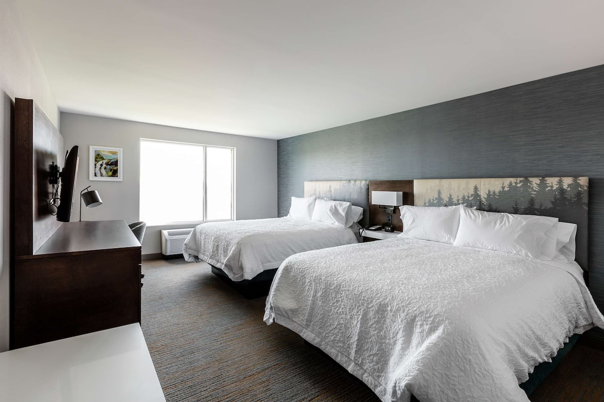Premium bedding, in-room safe, desk, blackout curtains
