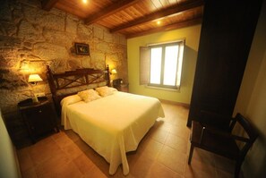 2 slaapkamers, een strijkplank/strijkijzer, internet, beddengoed