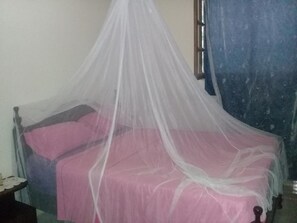 2 bedrooms, iron/ironing board, WiFi, wheelchair access - Casa Santos in Praia (Praia)