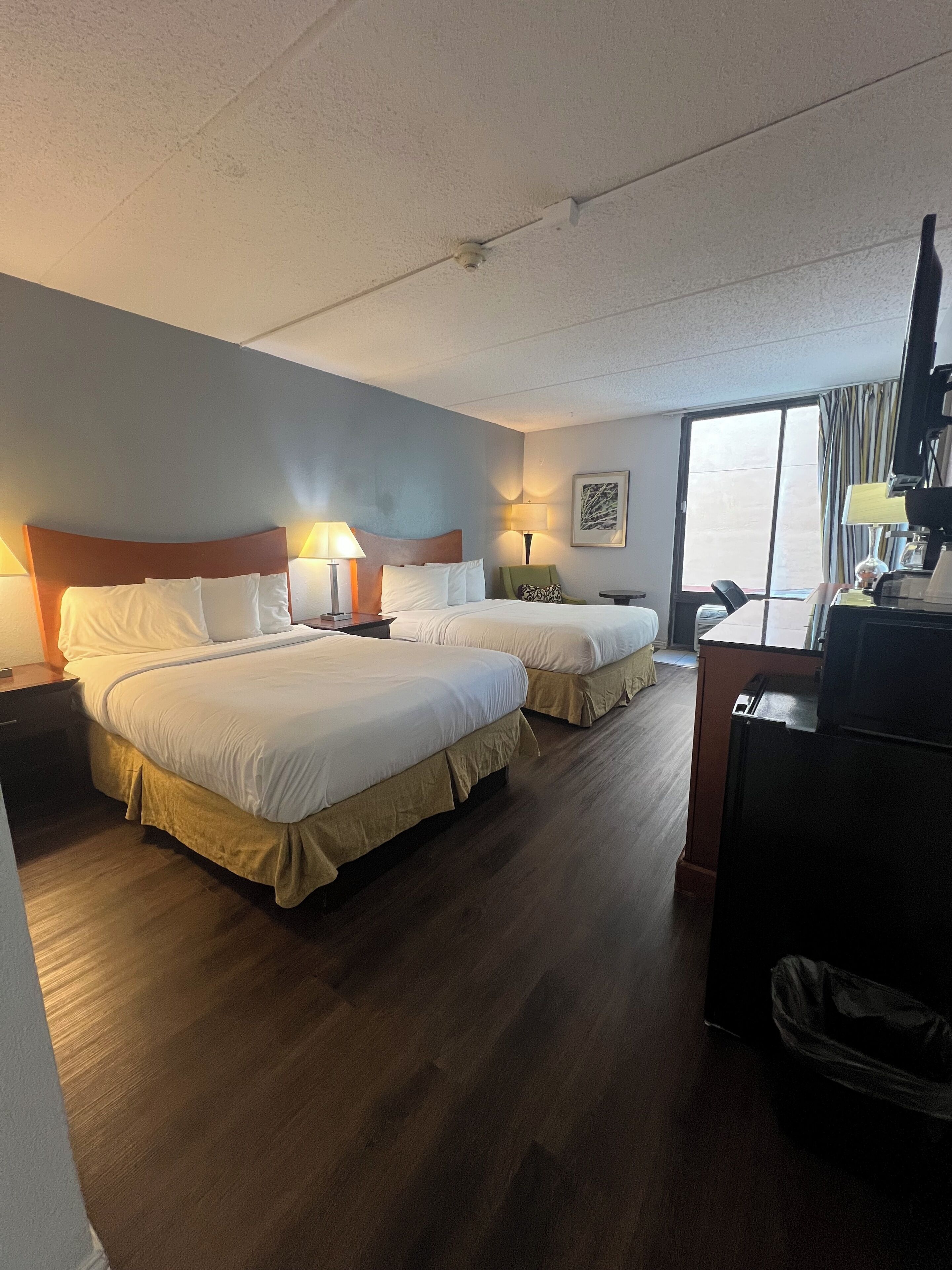 Economy-Doppelzimmer, 2 Doppelbetten, Nichtraucher | Daunenbettdecken, Schreibtisch, laptopgeeigneter Arbeitsplatz