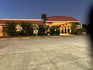 Exterior - The Grand Hotel Spindletop (Beaumont)