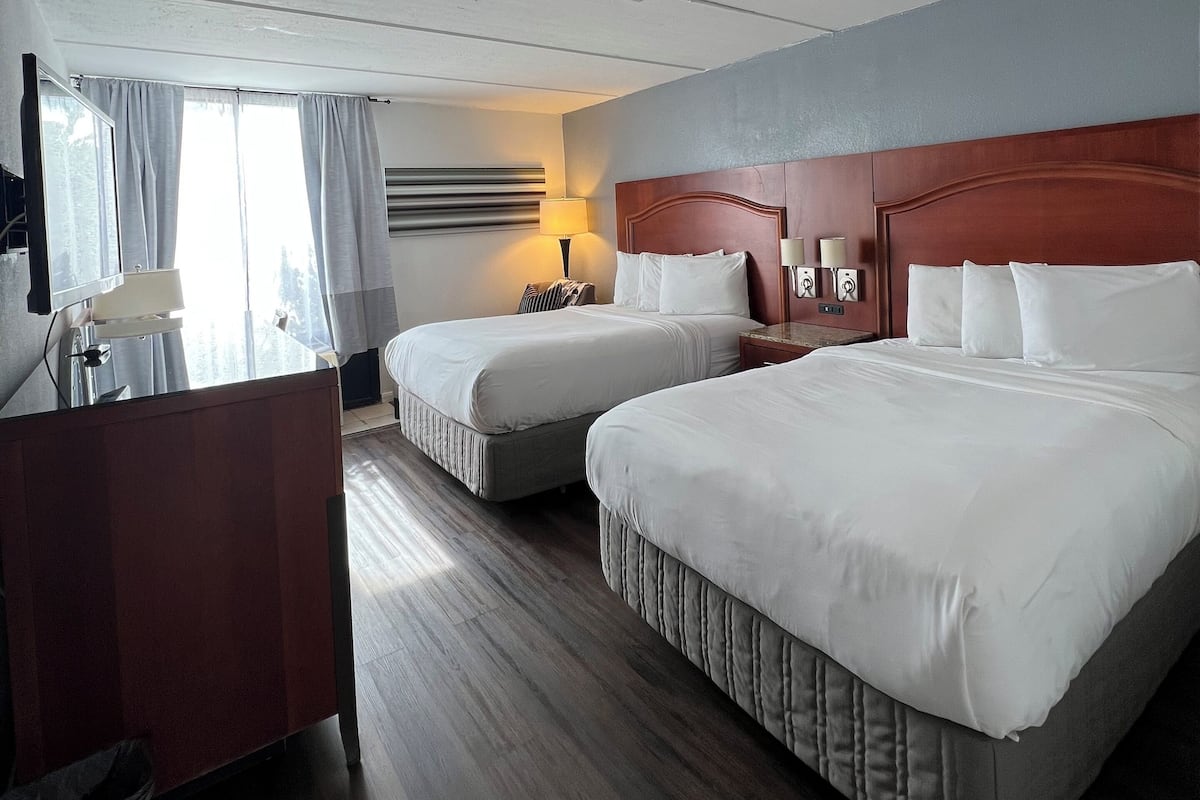 Classic Double Room | 1 bedroom, down duvets, desk, laptop workspace