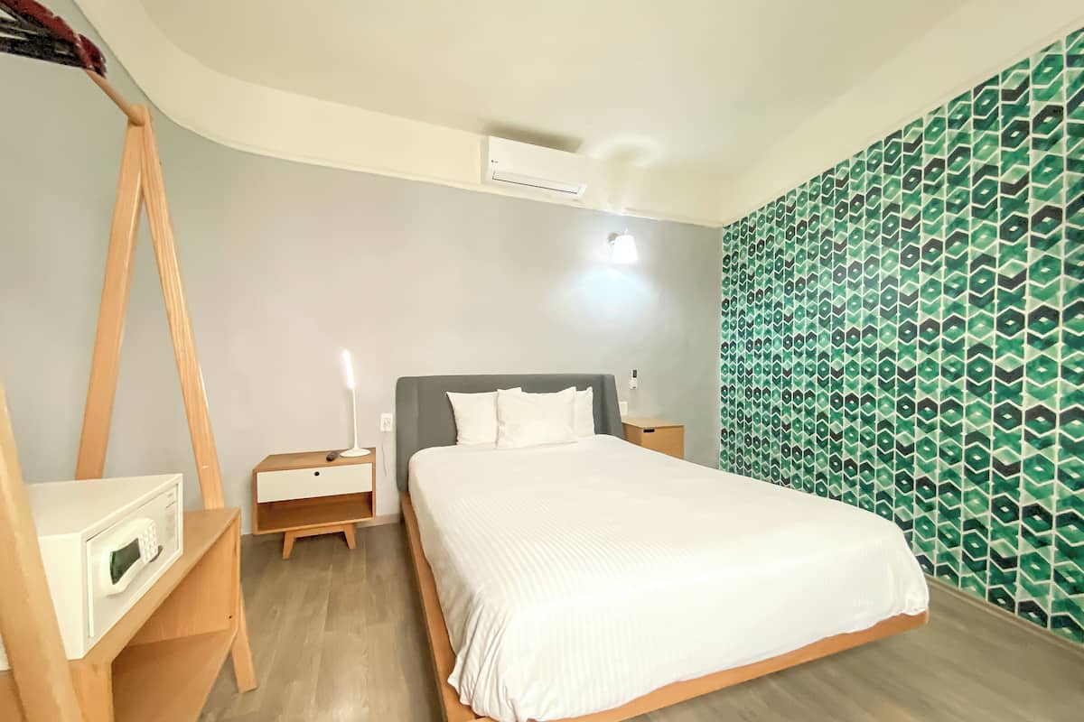1 bedroom, premium bedding, down duvets, Select Comfort beds