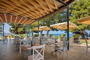 Outdoor dining - Marea Valamar Collection Suites (Porec)