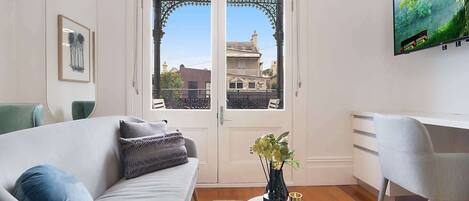 TV, Netflix, streaming services, offices