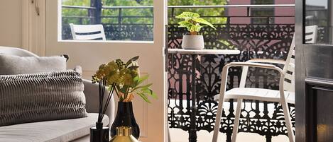 TV, Netflix, streaming services, offices