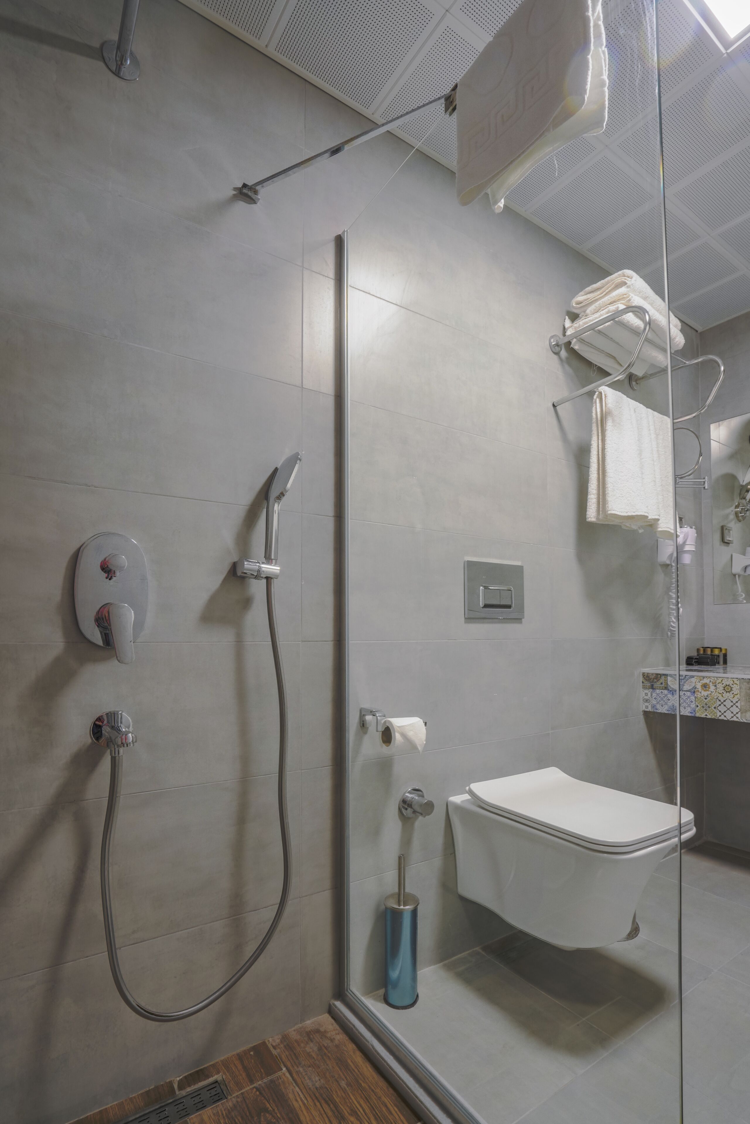 shower, rainfall showerhead, eco-friendly toiletries, hair dryer