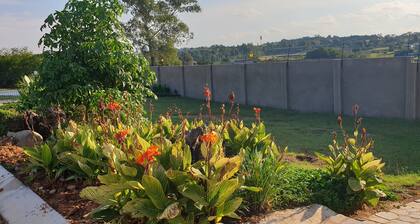 Lovely Modern Apartments next to Lanseria Airport