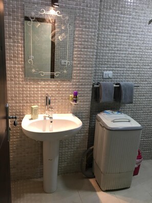 Shower - a luxury apartment und the city center of Luxor, near of Nile (luxor)