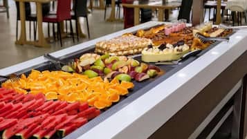 TĂ€gliches inbegriffenes FrĂŒhstĂŒcksbuffet
