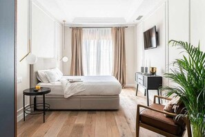 4 makuuhuonetta, silitysrauta/-lauta, vauvan matkasänky, Wi-Fi