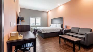 Desk, laptop workspace, iron/ironing board, free WiFi