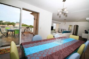 Interni