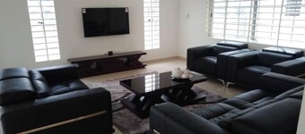 1 Boapea Street (Off Bompata)