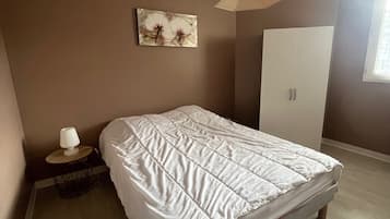 1 chambre, fer et planche Ă repasser