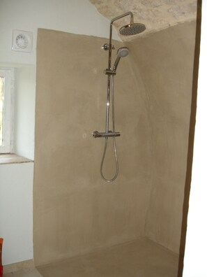 Shower, hair dryer - Large Mas for 4 people in BARJAC on the border of Ardeche (Gard)