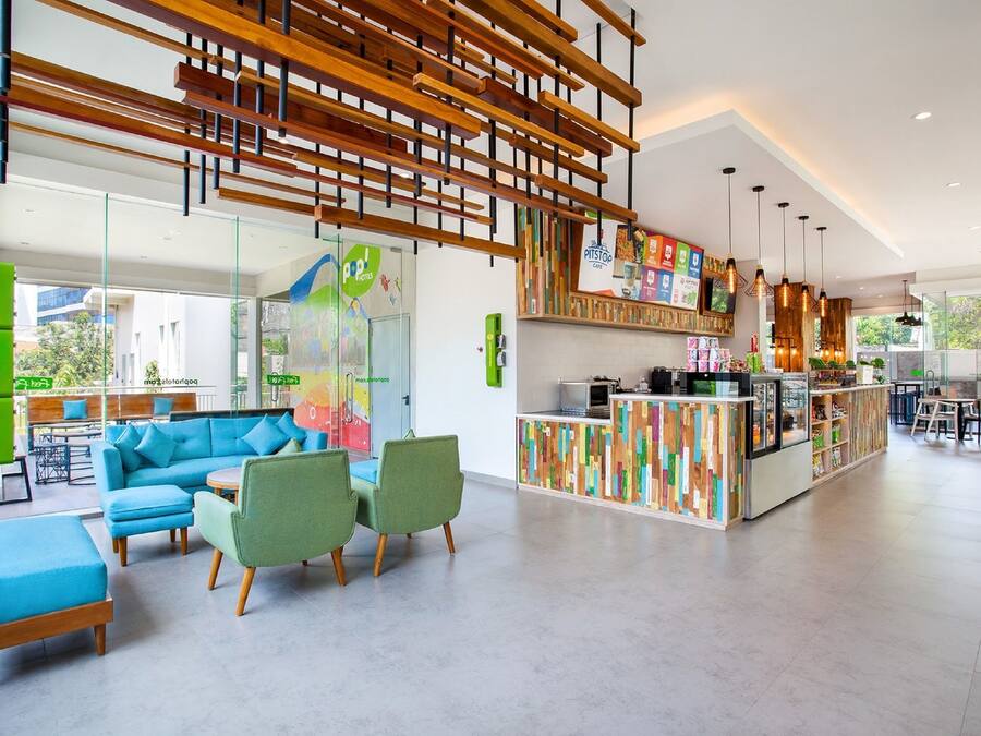 32-inch LED TV with cable channels, TV