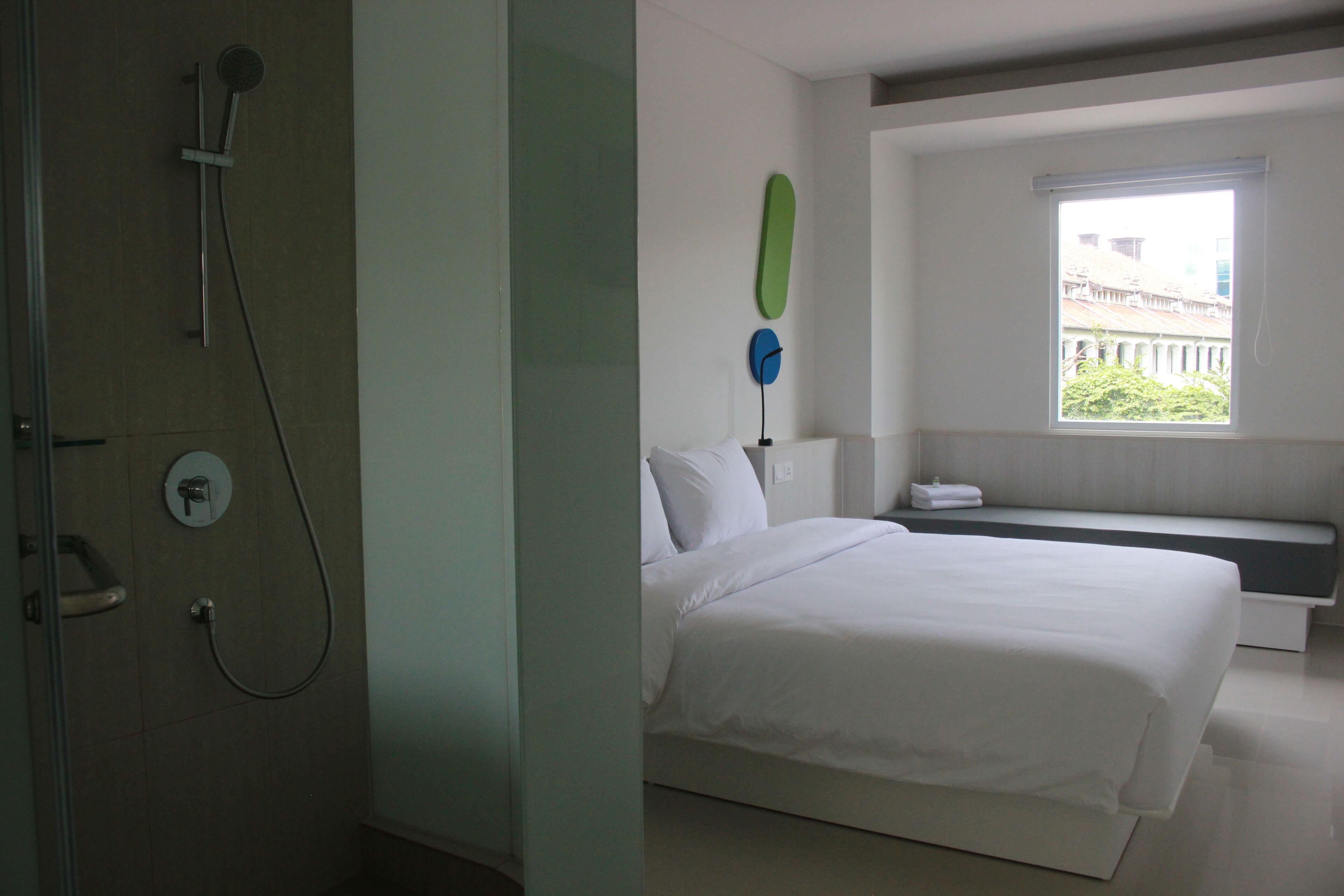 ห้องพัก (POP!) | ห้องน้ำ | ฝักบัว, เรนชาวเวอร์, ผ้าเช็ดตัว