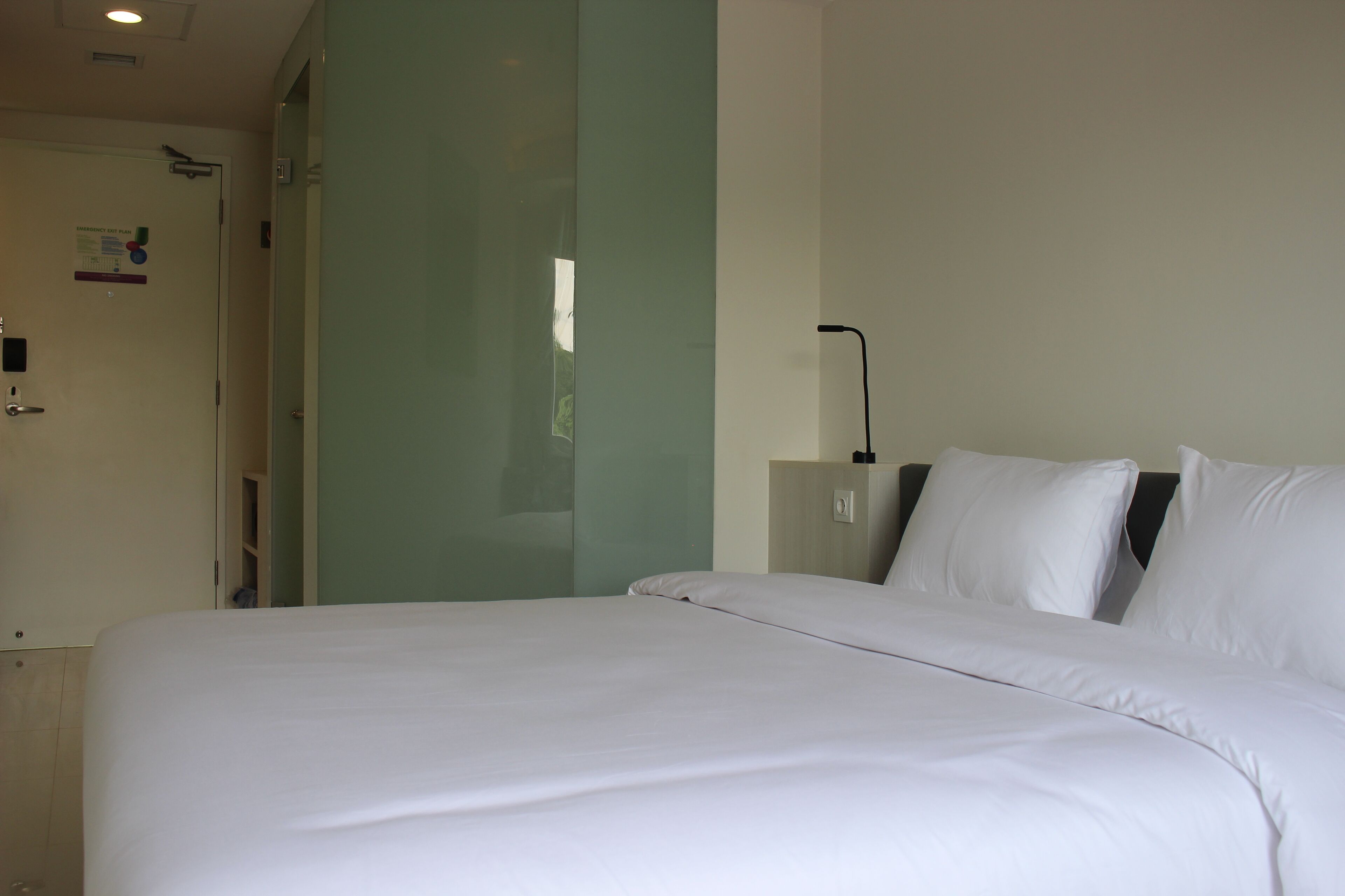 Caja de seguridad en la habitación, escritorio y cortinas blackout 